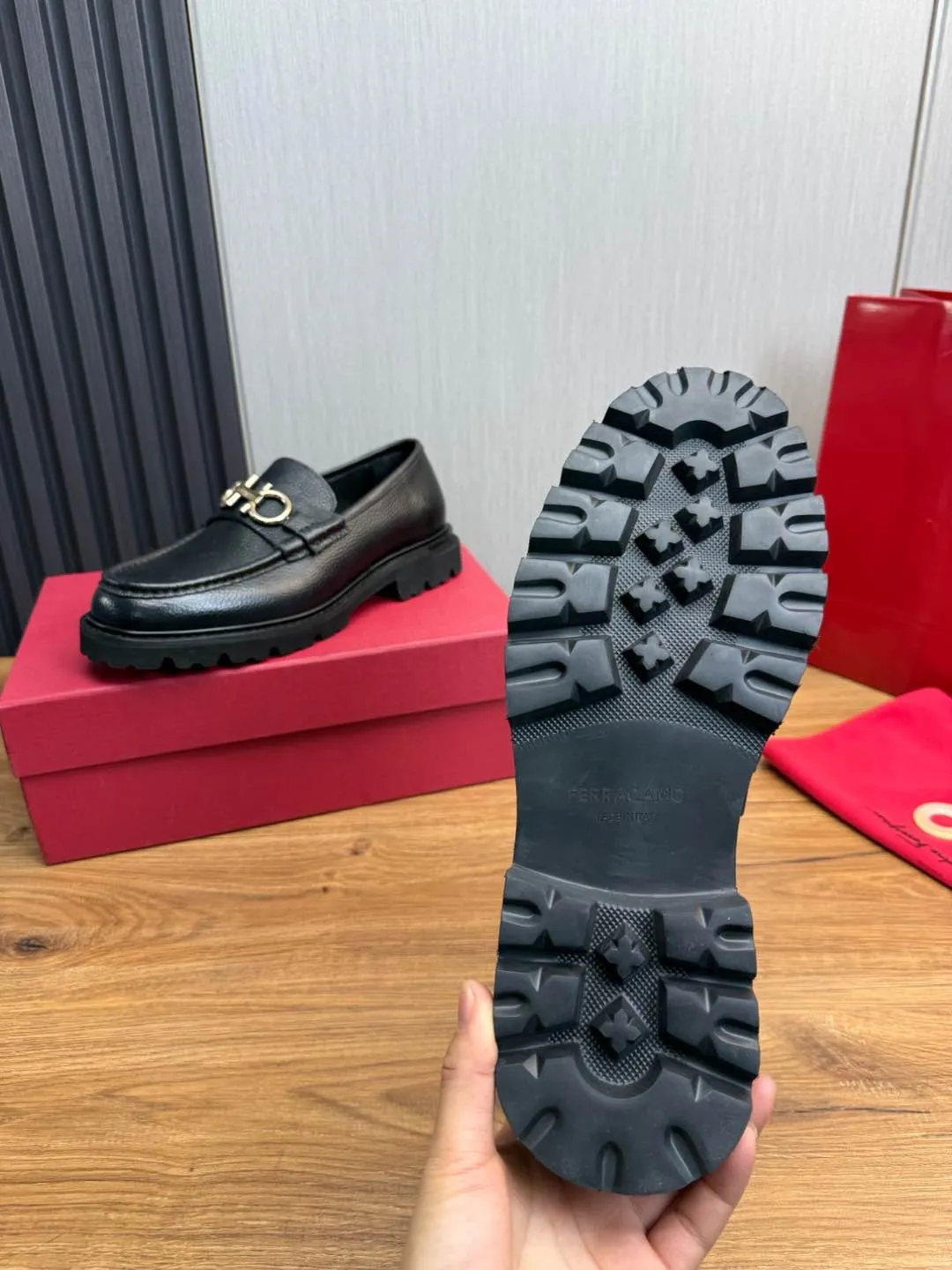 Men's shoes 💰880💰 Ferragamo. [Ferragamo] men's thick-soled loafers, the latest hot style, 1:1 original purchase quality, top quality, imported open-edge beaded cowhide leather on the upper, hand-made three-dimensional stitching highlights the round toe design, the inner foot pads are all imported cowhide, with original lightweight foam outsole, matching code 39-44, (38, 45 custom-made, non-refundable)